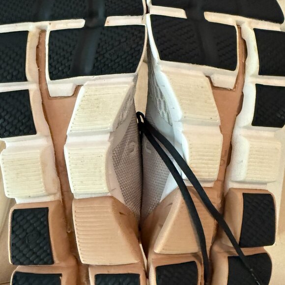 On Cloudflyer Sneakers Size 9 - Picture 3 of 6